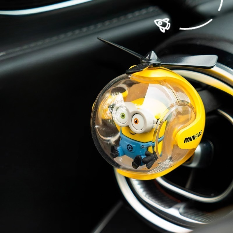 Interior Design Mockup - Penyegar Udara Mobil Minion, Klip Parfum
