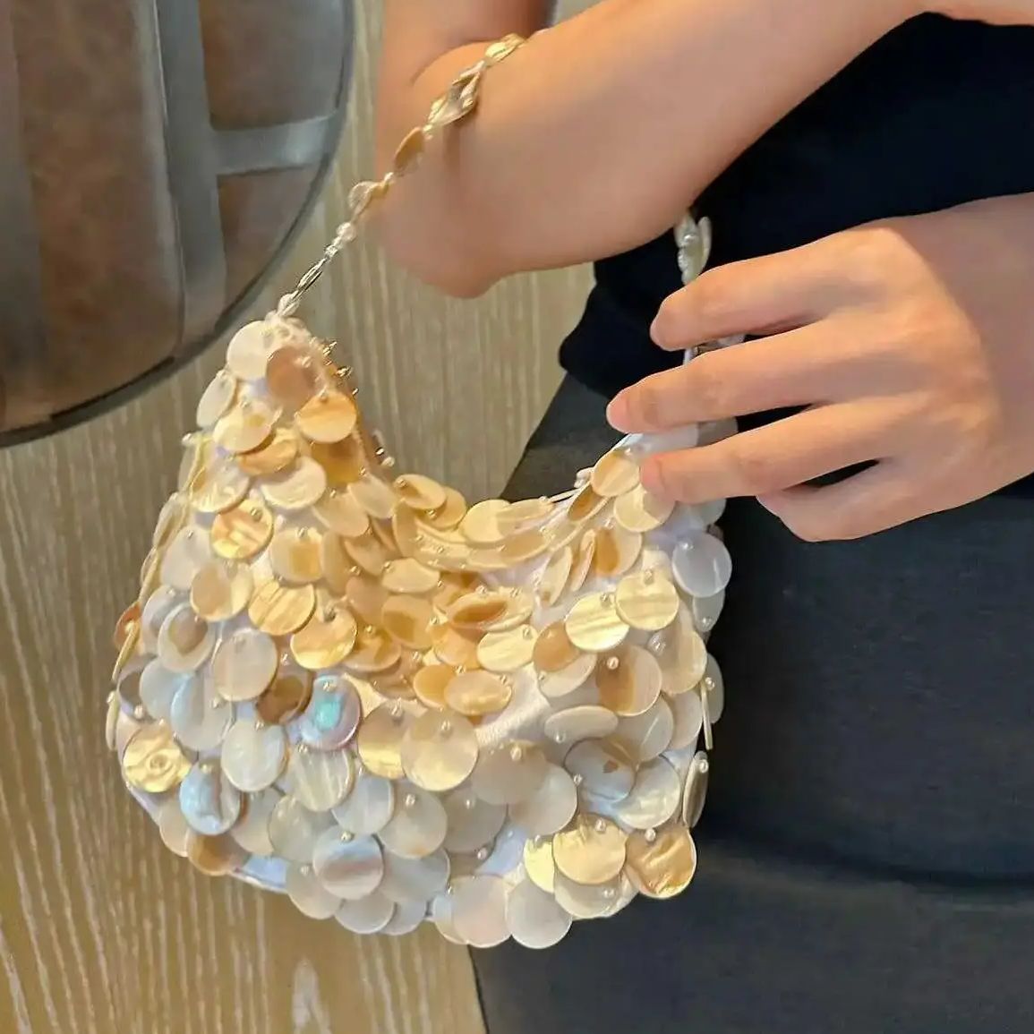 Tas Tangan Tote Dompet Buatan  - Interior Design Mockup ulasan dan harga